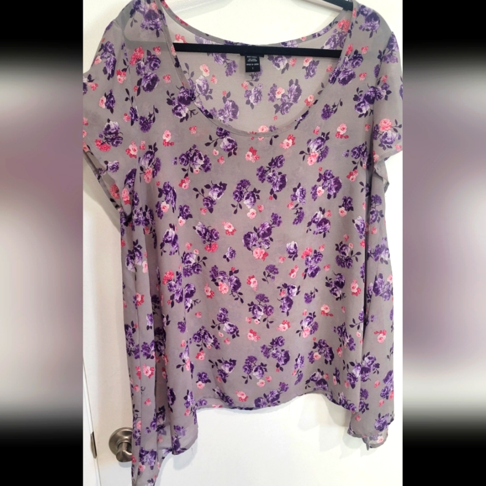 Torrid 1X semi sheer lavendar blouse with sharkbite hem.
